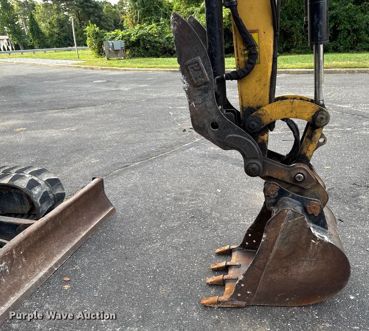 image for item EV4012 2017 Caterpillar 305.5E2 mini excavator