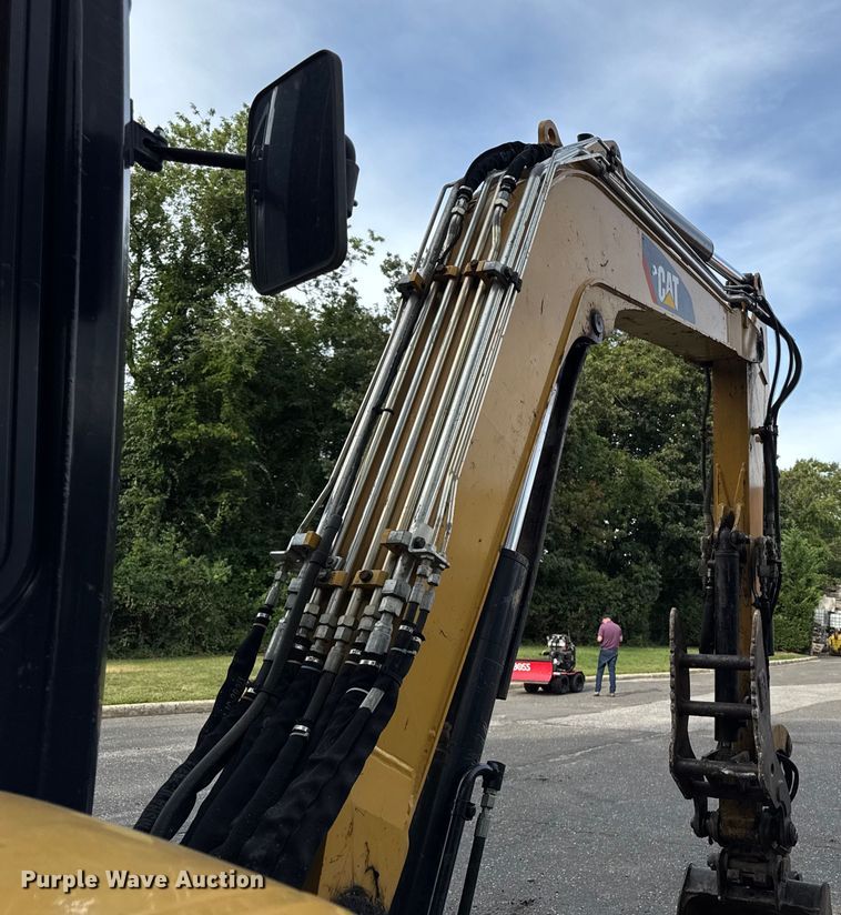 image for item EV4012 2017 Caterpillar 305.5E2 mini excavator