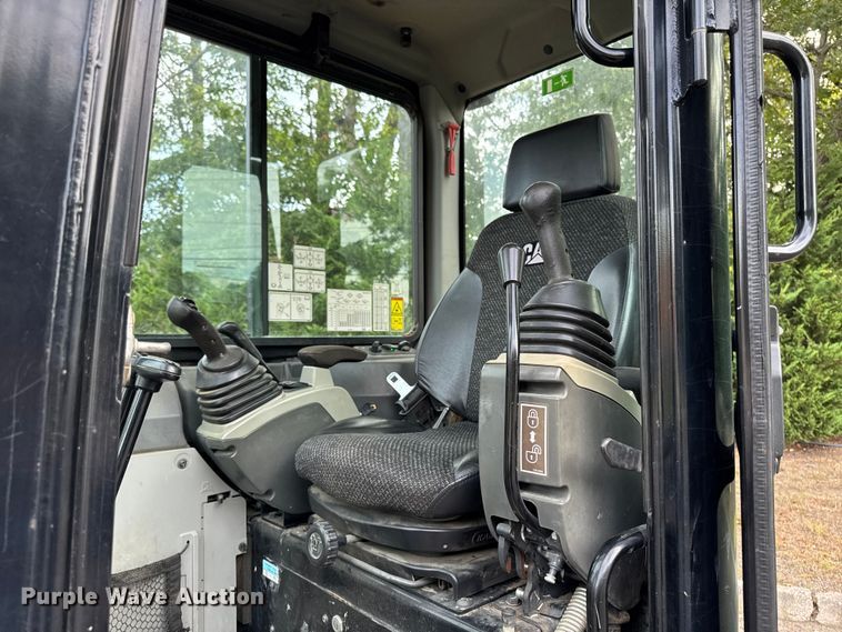 image for item EV4012 2017 Caterpillar 305.5E2 mini excavator