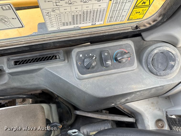 image for item EV4012 2017 Caterpillar 305.5E2 mini excavator