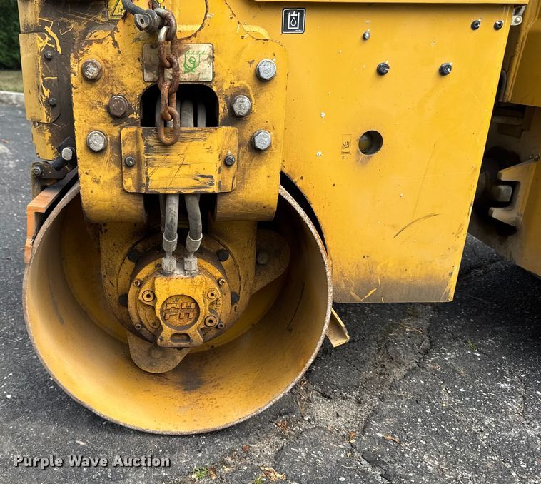 image for item EV4018 2019 Caterpillar CB1.8 double drum vibratory roller