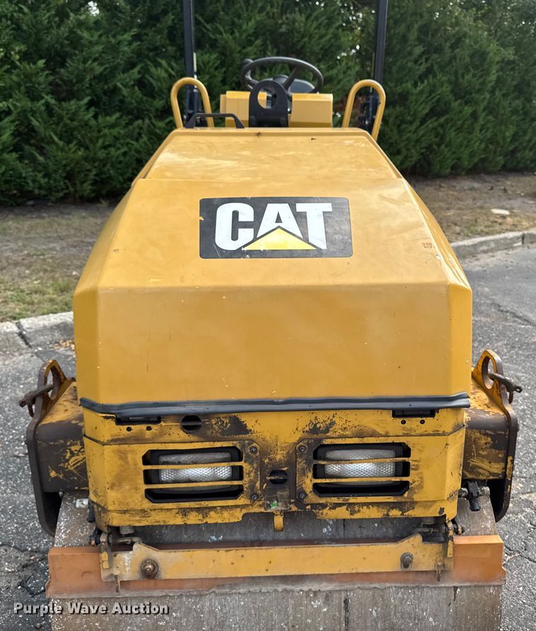 image for item EV4018 2019 Caterpillar CB1.8 double drum vibratory roller