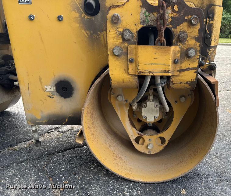 image for item EV4018 2019 Caterpillar CB1.8 double drum vibratory roller