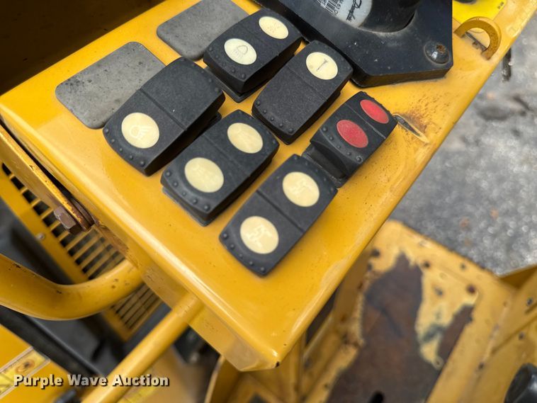 image for item EV4018 2019 Caterpillar CB1.8 double drum vibratory roller