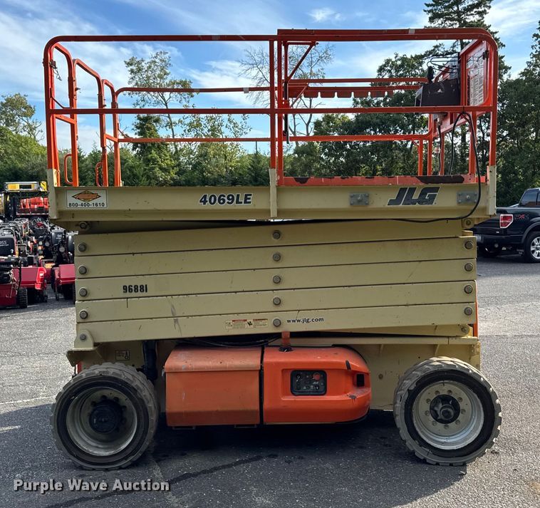 image for item EV4037 2009 JLG 4069LE scissor lift