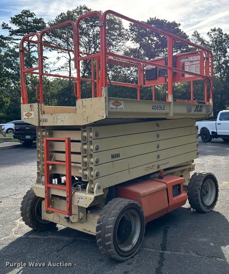 image for item EV4037 2009 JLG 4069LE scissor lift