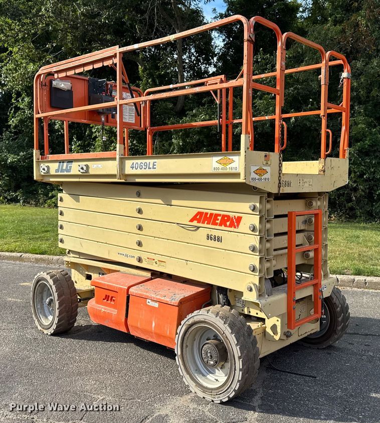 image for item EV4037 2009 JLG 4069LE scissor lift