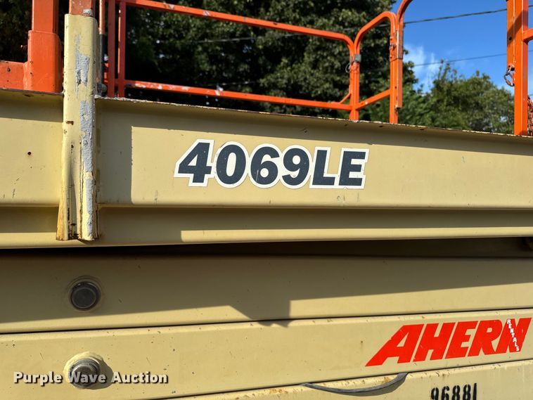 image for item EV4037 2009 JLG 4069LE scissor lift