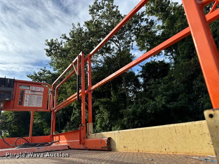 image for item EV4037 2009 JLG 4069LE scissor lift