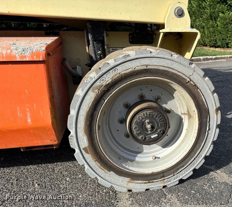 image for item EV4037 2009 JLG 4069LE scissor lift