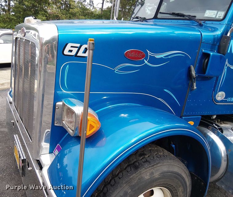 image for item EV4064 2012 Peterbilt 365 crane truck