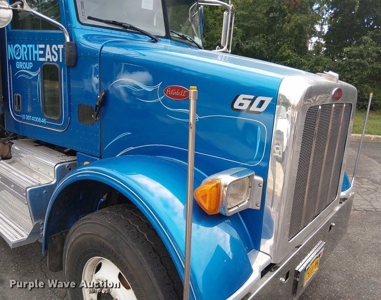 image for item EV4064 2012 Peterbilt 365 crane truck