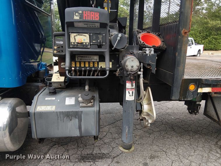 image for item EV4064 2012 Peterbilt 365 crane truck