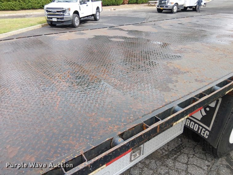 image for item EV4064 2012 Peterbilt 365 crane truck