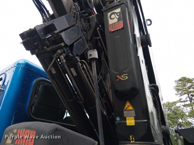 image for item EV4064 2012 Peterbilt 365 crane truck