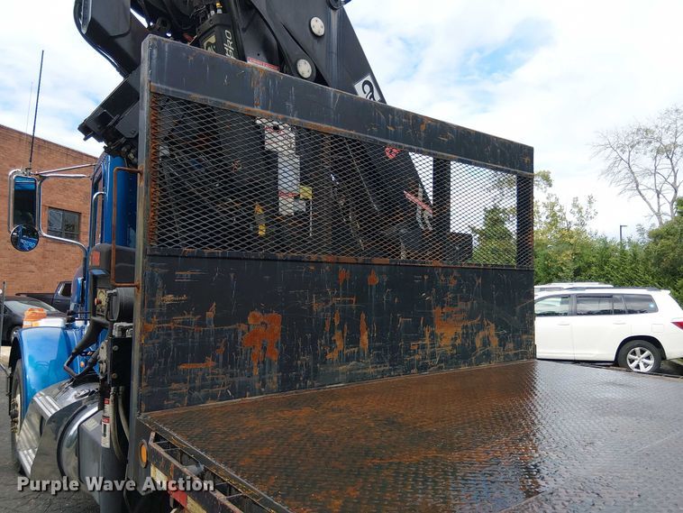 image for item EV4064 2012 Peterbilt 365 crane truck