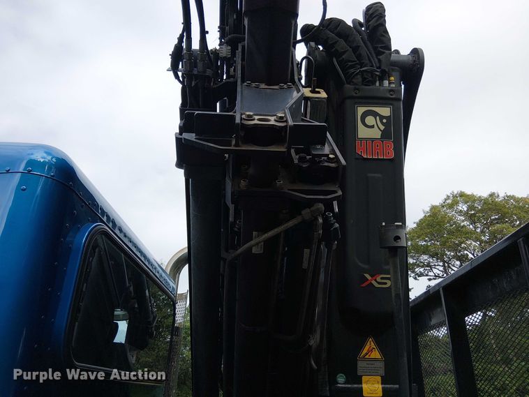 image for item EV4064 2012 Peterbilt 365 crane truck