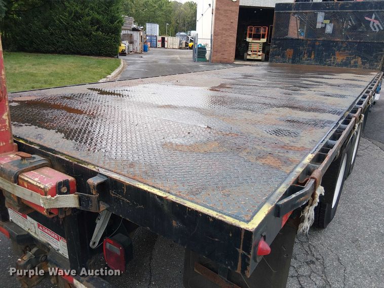 image for item EV4064 2012 Peterbilt 365 crane truck