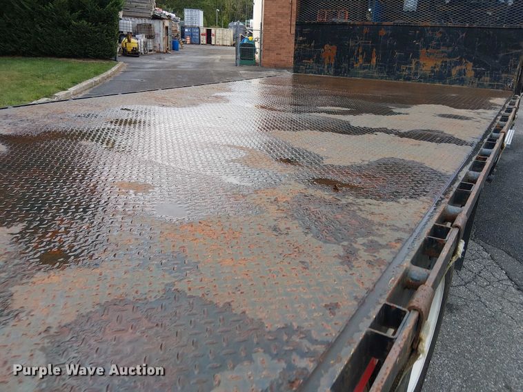 image for item EV4064 2012 Peterbilt 365 crane truck