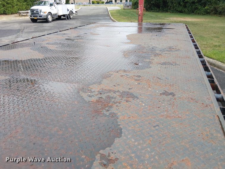 image for item EV4064 2012 Peterbilt 365 crane truck