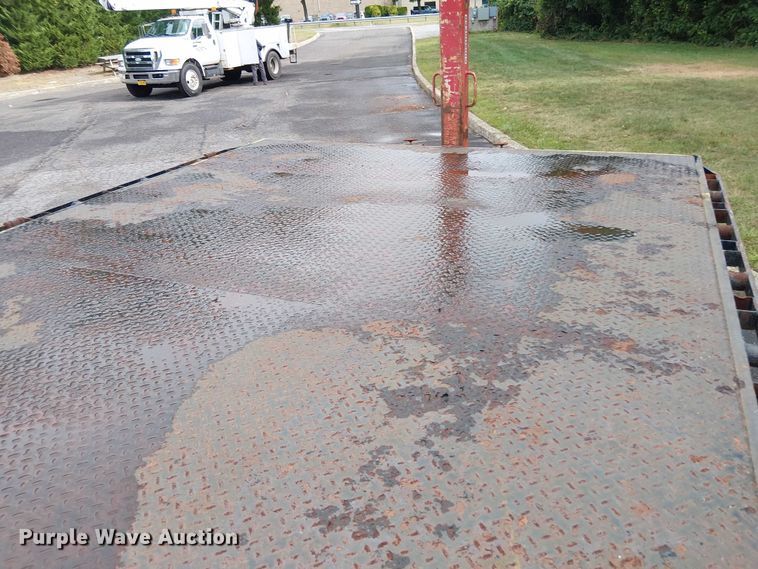 image for item EV4064 2012 Peterbilt 365 crane truck