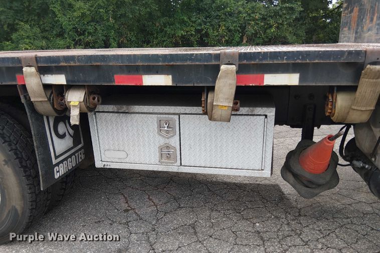 image for item EV4064 2012 Peterbilt 365 crane truck