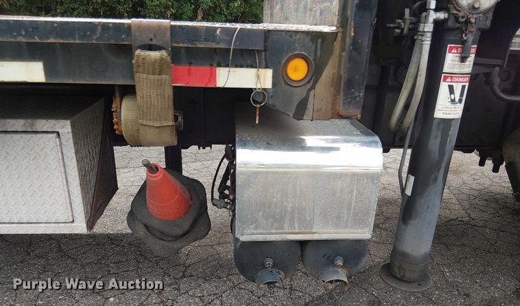 image for item EV4064 2012 Peterbilt 365 crane truck