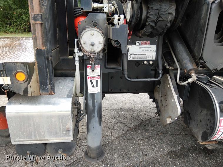 image for item EV4064 2012 Peterbilt 365 crane truck