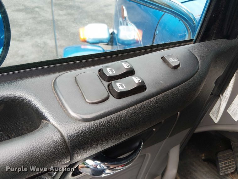 image for item EV4064 2012 Peterbilt 365 crane truck