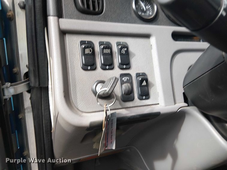 image for item EV4064 2012 Peterbilt 365 crane truck