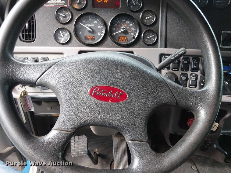 image for item EV4064 2012 Peterbilt 365 crane truck