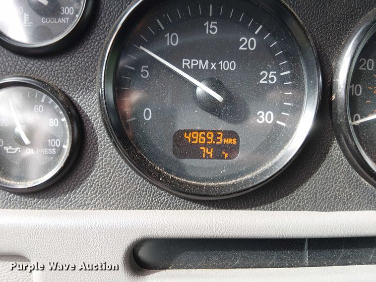 image for item EV4064 2012 Peterbilt 365 crane truck