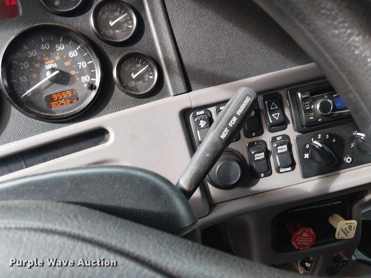 image for item EV4064 2012 Peterbilt 365 crane truck