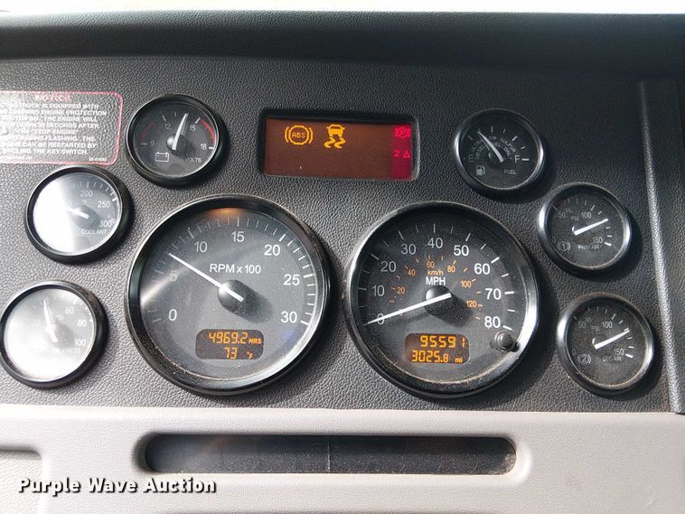 image for item EV4064 2012 Peterbilt 365 crane truck