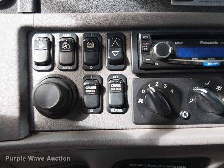 image for item EV4064 2012 Peterbilt 365 crane truck