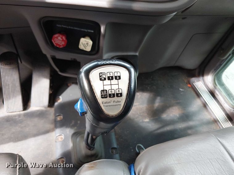 image for item EV4064 2012 Peterbilt 365 crane truck