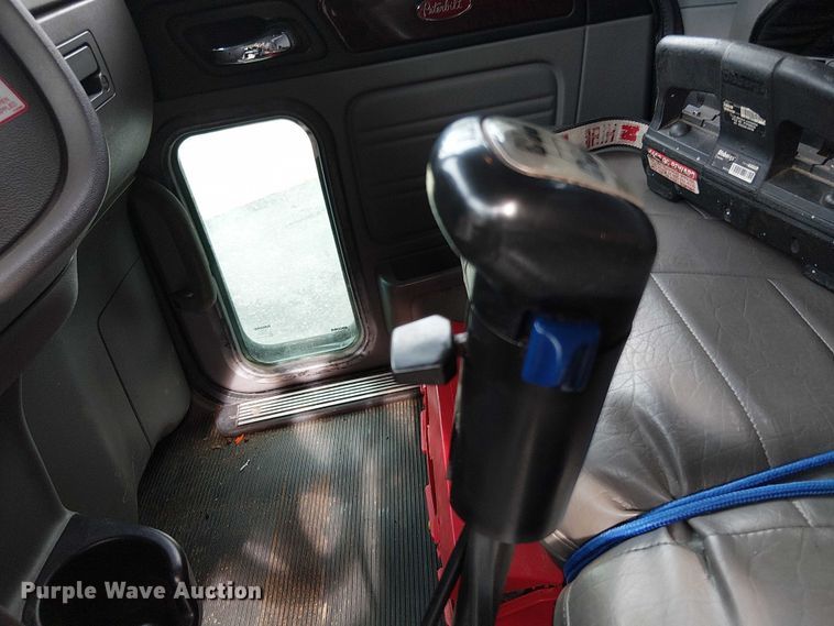 image for item EV4064 2012 Peterbilt 365 crane truck