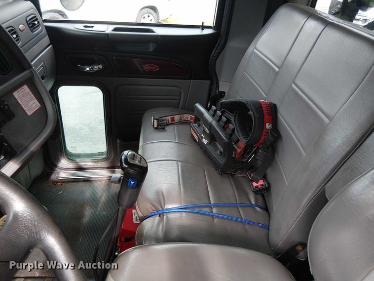 image for item EV4064 2012 Peterbilt 365 crane truck