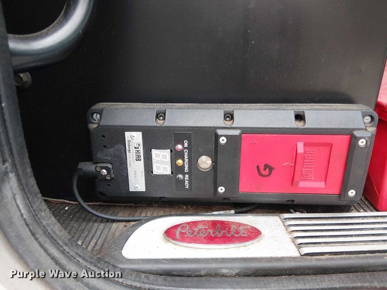 image for item EV4064 2012 Peterbilt 365 crane truck