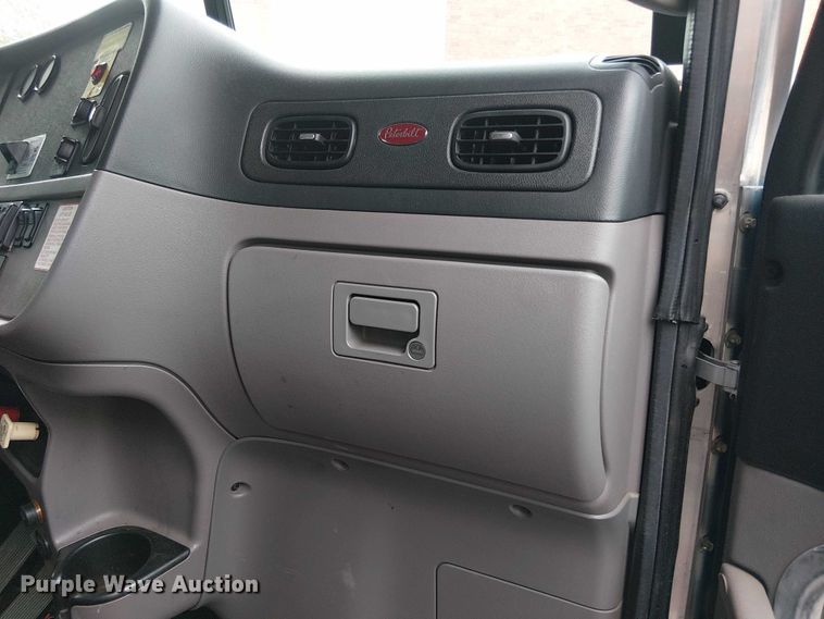 image for item EV4064 2012 Peterbilt 365 crane truck