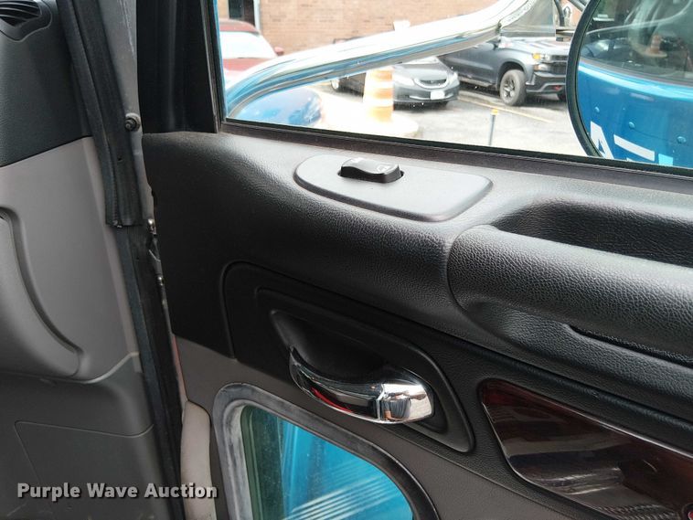 image for item EV4064 2012 Peterbilt 365 crane truck