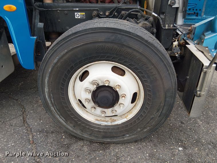 image for item EV4064 2012 Peterbilt 365 crane truck