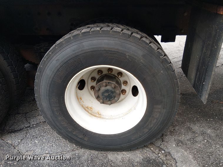 image for item EV4064 2012 Peterbilt 365 crane truck