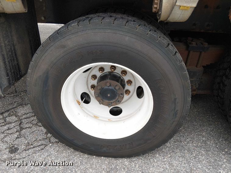 image for item EV4064 2012 Peterbilt 365 crane truck