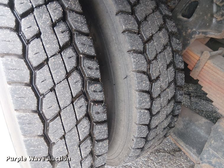 image for item EV4064 2012 Peterbilt 365 crane truck