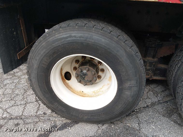 image for item EV4064 2012 Peterbilt 365 crane truck