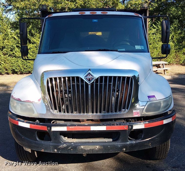 image for item EV4095 2004 International 4300 flatbed truck with crash attenuator