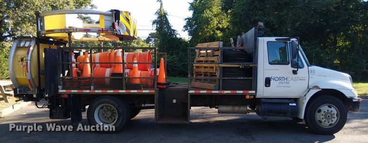 image for item EV4095 2004 International 4300 flatbed truck with crash attenuator