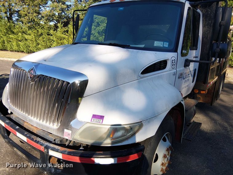 image for item EV4095 2004 International 4300 flatbed truck with crash attenuator