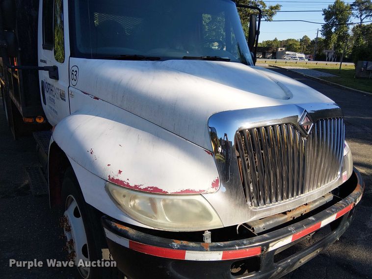 image for item EV4095 2004 International 4300 flatbed truck with crash attenuator